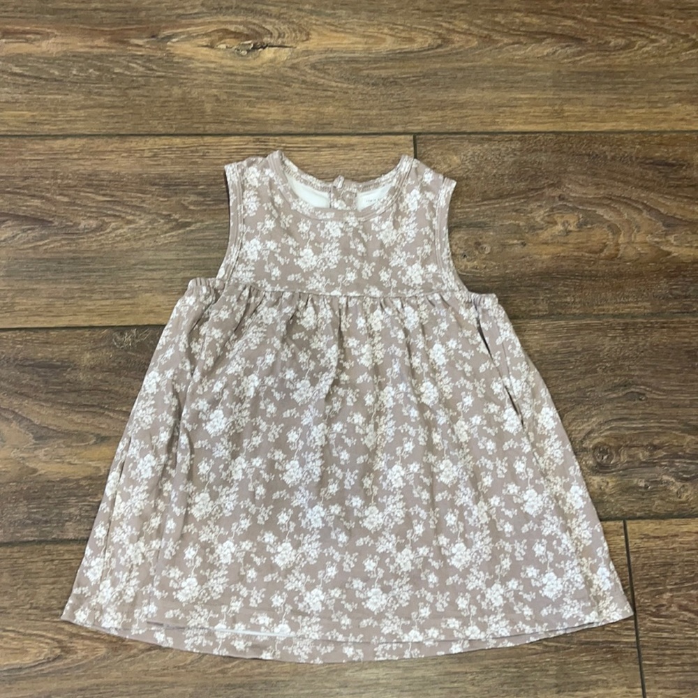 Worn a few times, excellent condition.